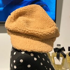 David and Young Elegant Black and Tan Hat